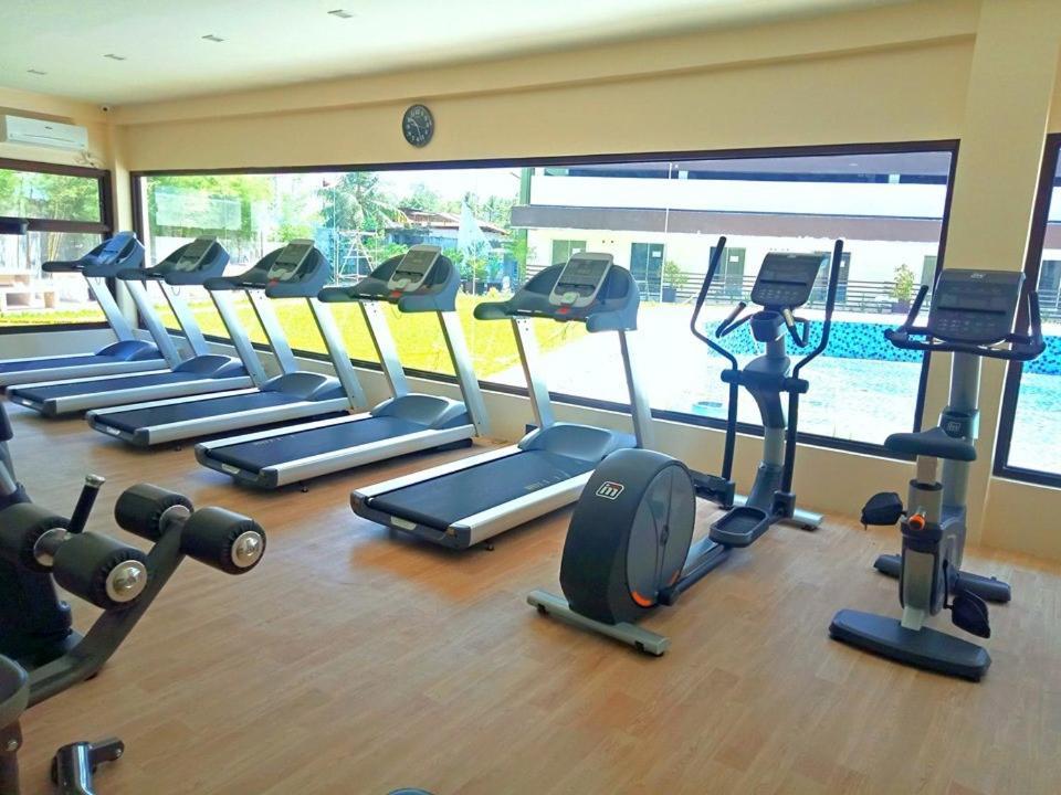 8C Studio Unit With Free Wifi Pool And Gym Mandaue City Exterior photo